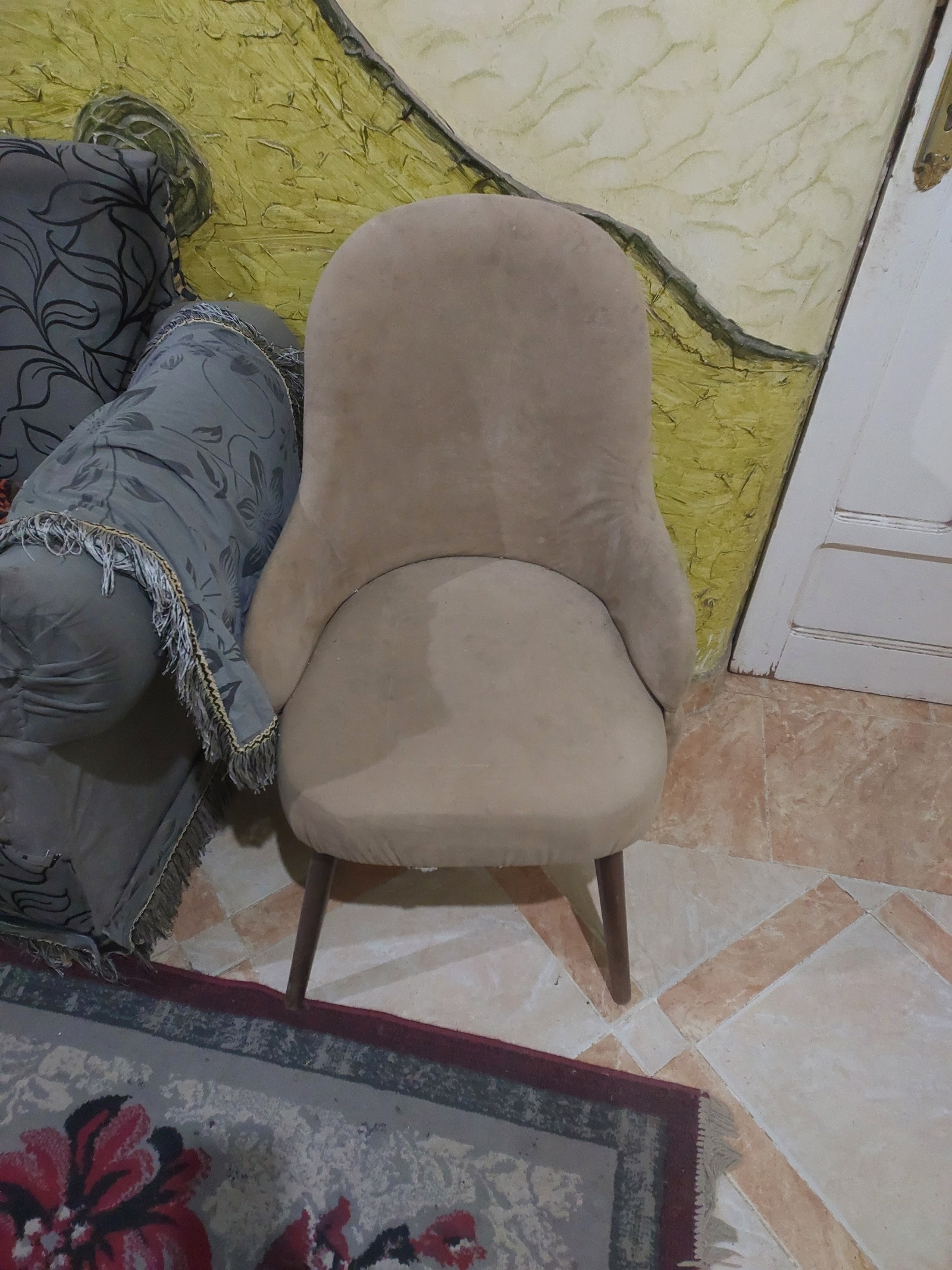 كرسي طعام بيج