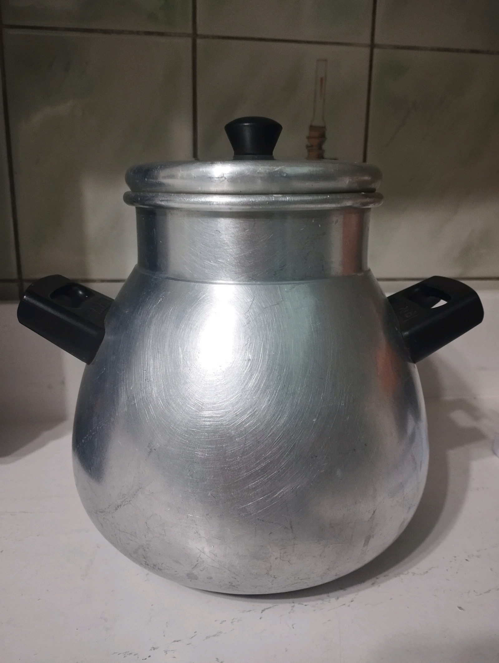 قدر طهي فضي